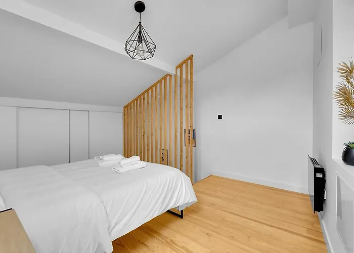 Duplex Hypercentre, Metro, Bureau